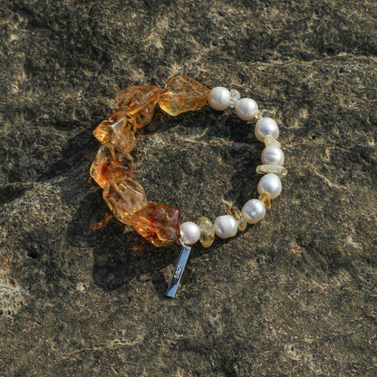 Citrine and pearl bead bracelet with faceted amber stones and round white pearls