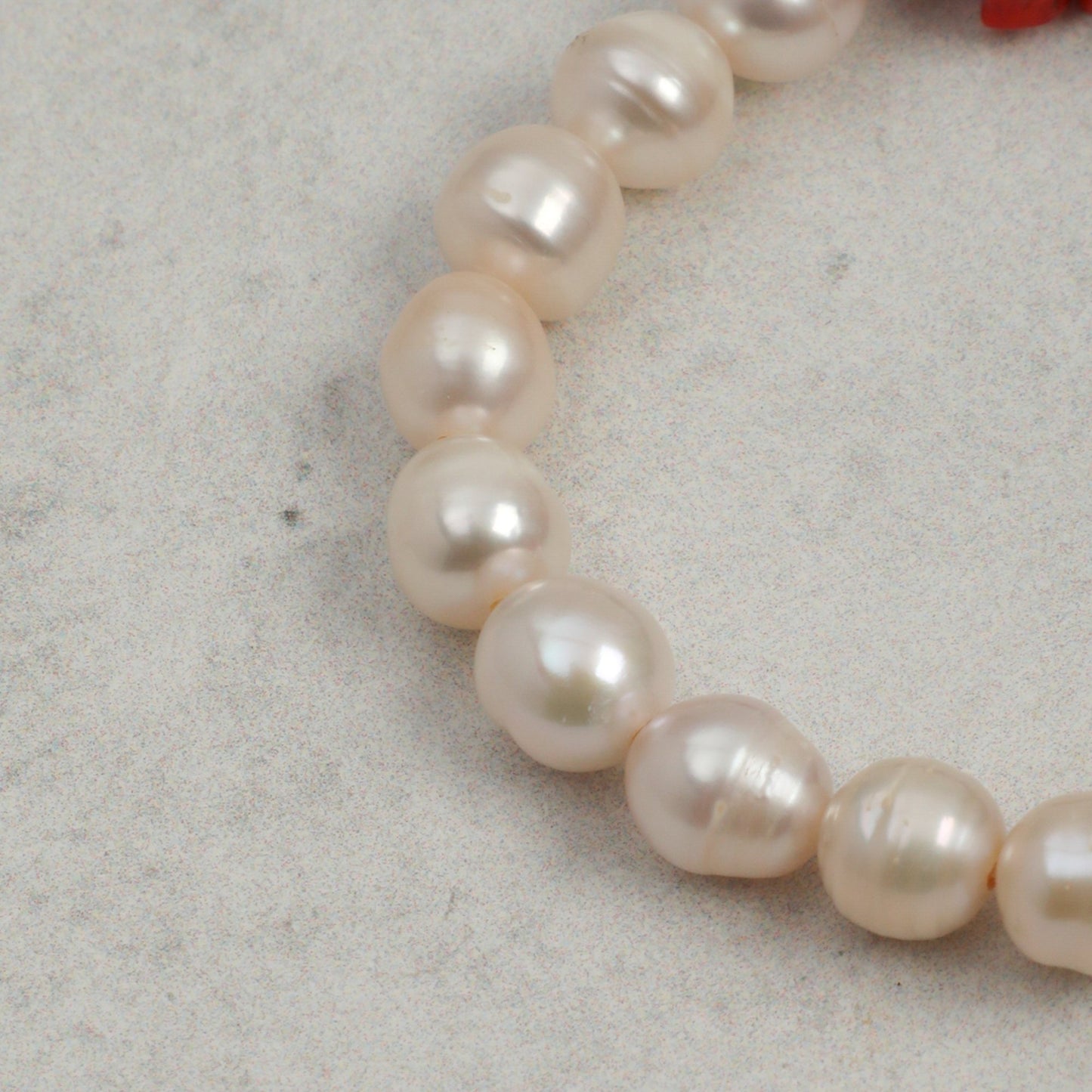 Freshwater pearl bead bracelet strand with smooth, rounded pearls
