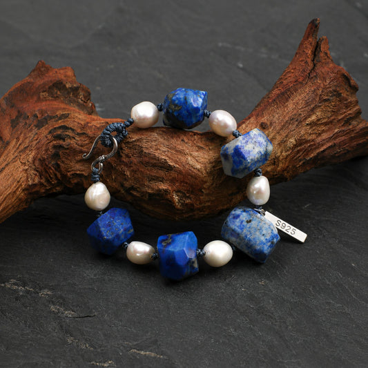 Lapis lazuli and pearl bracelet with S925 charm; faceted blue beads and white pearls
